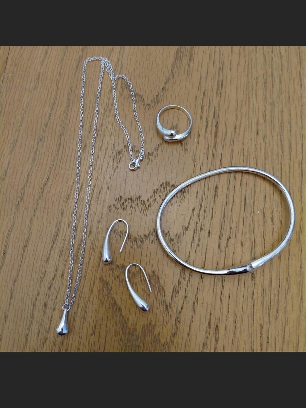 Source Unknown Silver Teardrop Jewelry Set Necklace & Bracelet